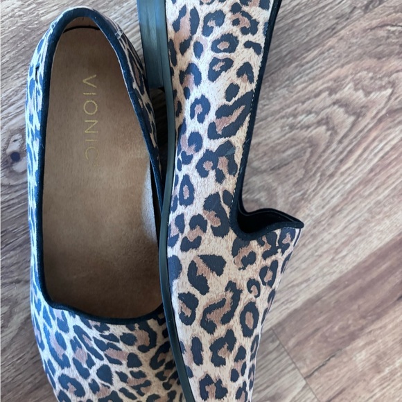 Vionic Leopard Print Women's Shoes Sz 7 - Picture 2 of 4